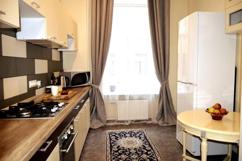 ריגה Unique Spacious Classic 3 Bedroom Midtown Apartment ! Billiard Room ! מראה חיצוני תמונה