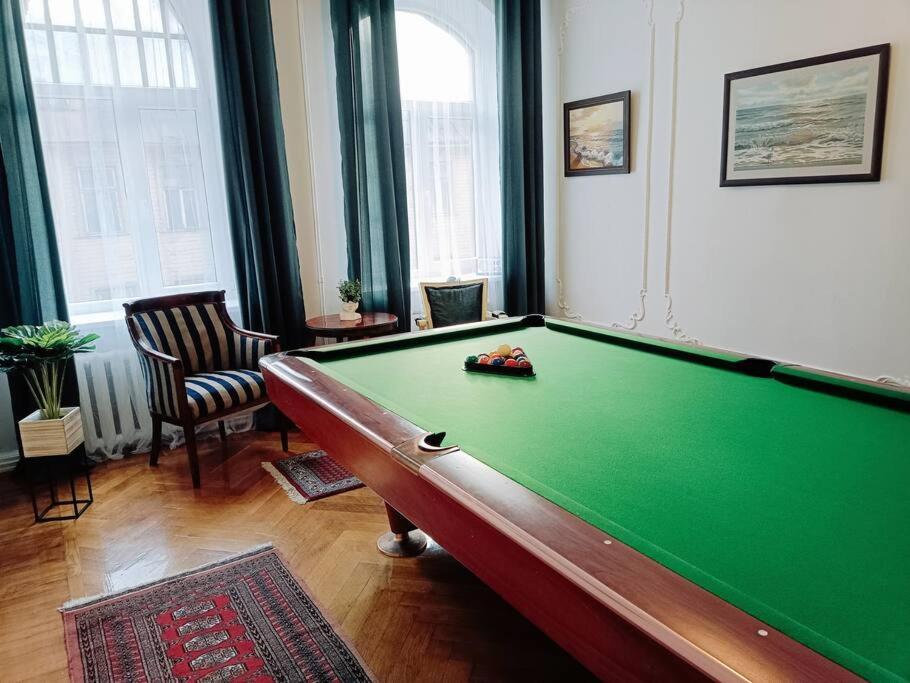 ריגה Unique Spacious Classic 3 Bedroom Midtown Apartment ! Billiard Room ! מראה חיצוני תמונה
