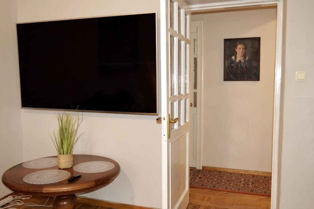 ריגה Unique Spacious Classic 3 Bedroom Midtown Apartment ! Billiard Room ! מראה חיצוני תמונה